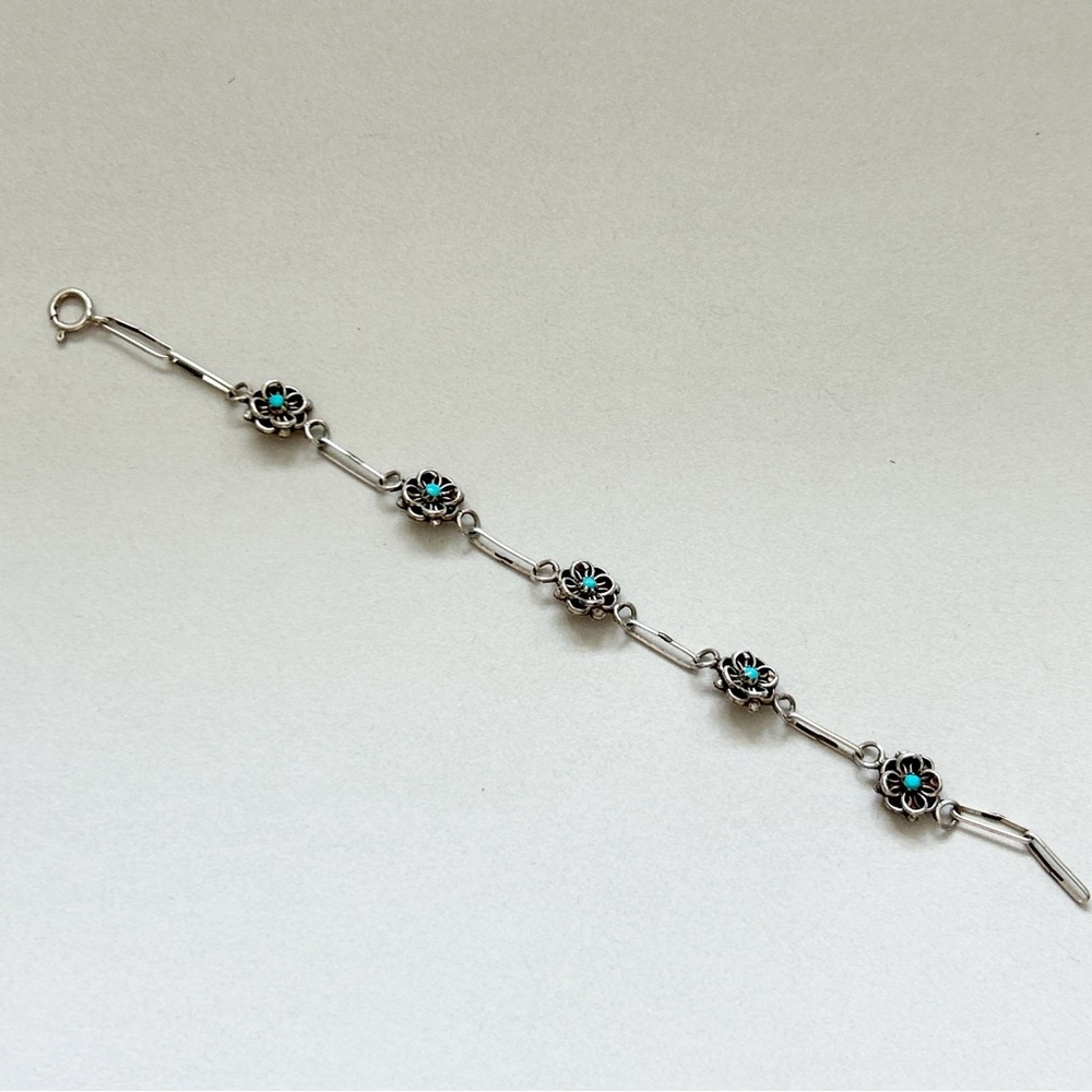 Lovely Southwestern Turquoise Sterling Silver Flower Bracelet - Picture 4 of 7